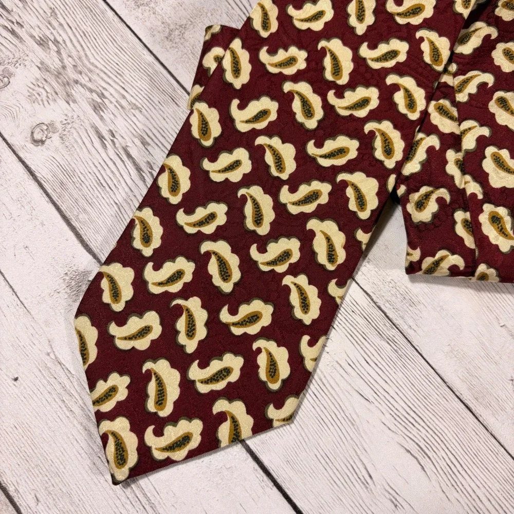 Woodward Silk Necktie Burgundy Paisley Pattern Made in USA Mens Tie